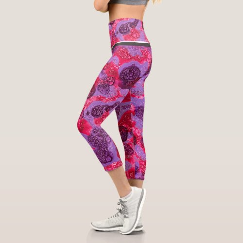 Globular Echoes Capri Leggings
