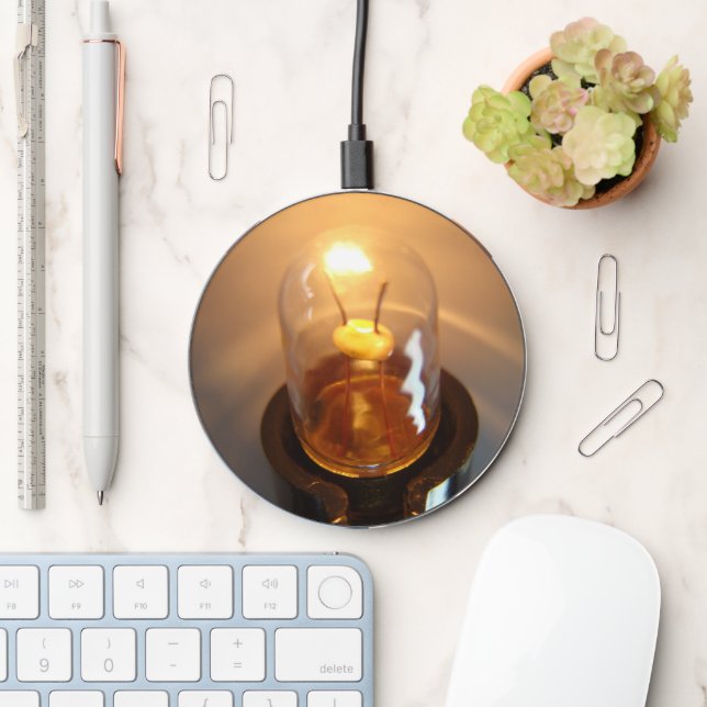 Glowing Low Voltage Light Bulb Wireless Charger (Desk)