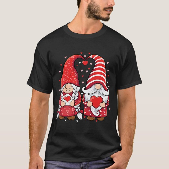 Gnomes couple Holding Hearts love pattern Valentin T-Shirt (Front)