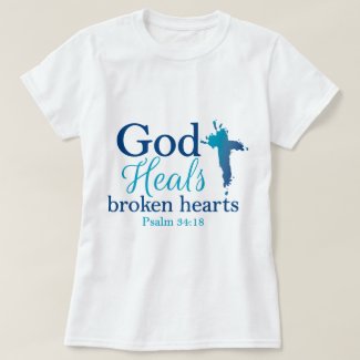 God Heals broken hearts Psalm 34:18 T-Shirt