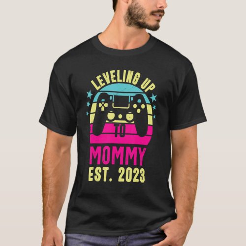 Going To Be Mom 2023 Vintage Leveling Up To Mommy  T_Shirt