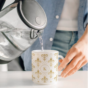 Gold and white fleur-de-lis seamless pattern coffee mug