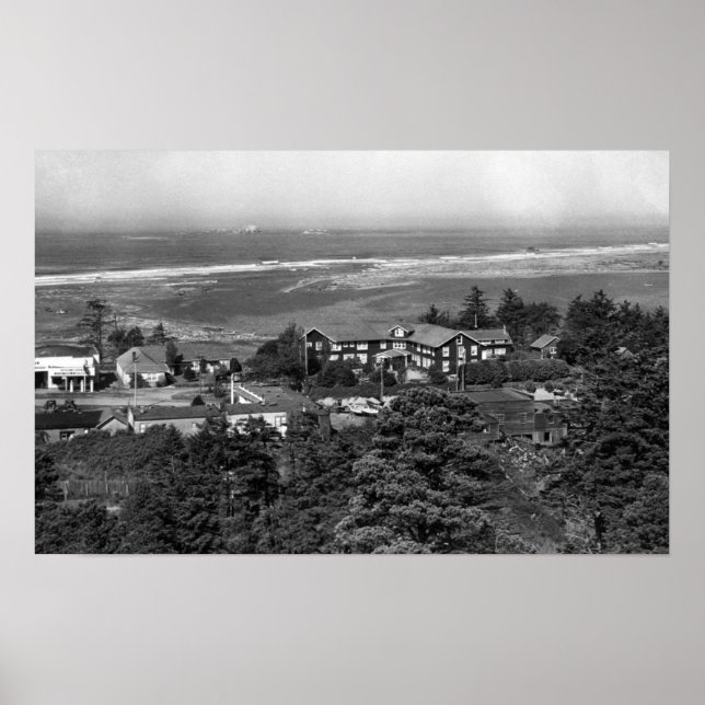 Gold Beach, Oregon Town View and Sunset Inn Poster (Front)