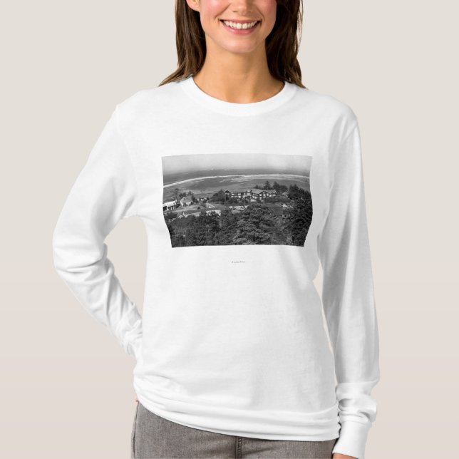 Gold Beach, Oregon Town View and Sunset Inn T-Shirt (Front)