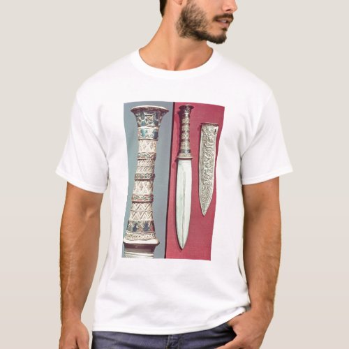 Gold dagger and sheath Tutankhamun treasure c13 T_Shirt