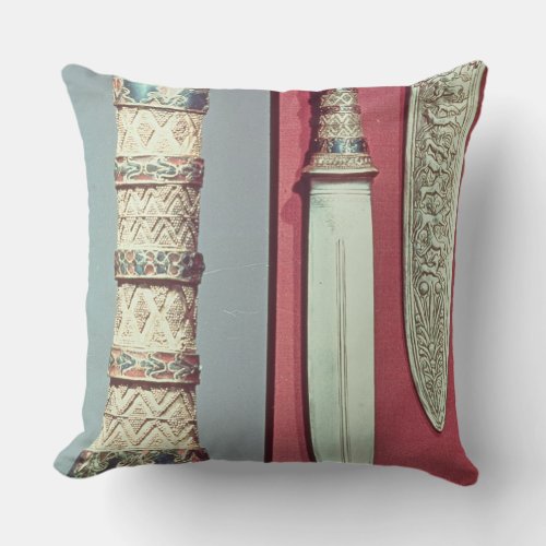 Gold dagger and sheath Tutankhamun treasure c13 Throw Pillow