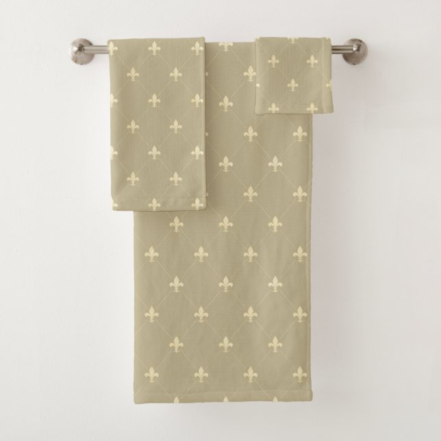 Gold Fleur-de-Lis Latte Brown Bath Towel Set (Insitu)