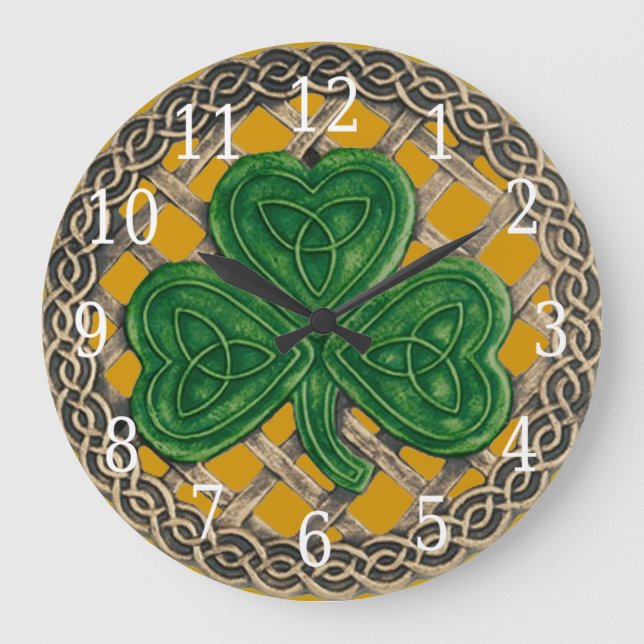 Gold Shamrock And Celtic Knots Round Clock (Front)