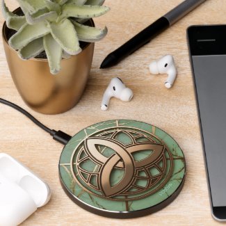 Golden Celtic Triquetra on Pale Mint Green Marble Wireless Charger