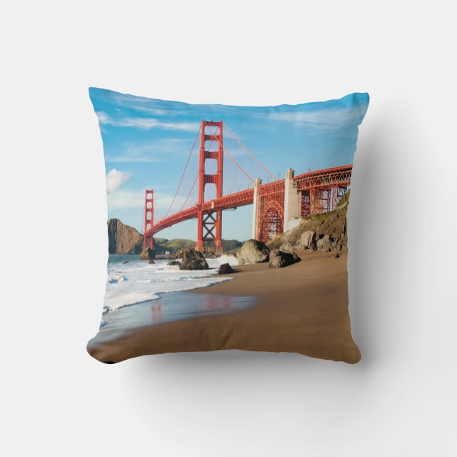 Golden Gate Bridge | San Francisco Throw Pillow (Front)