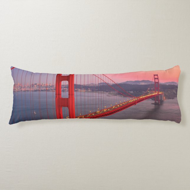 Golden gate bridge throw pillow (Front)