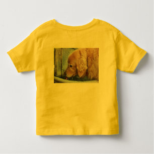 golden retriever drinking from outdoor fountain toddler t-shirt