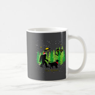 Golden Retriever Funny Bigfoot Christmas Alien Ufo Coffee Mug