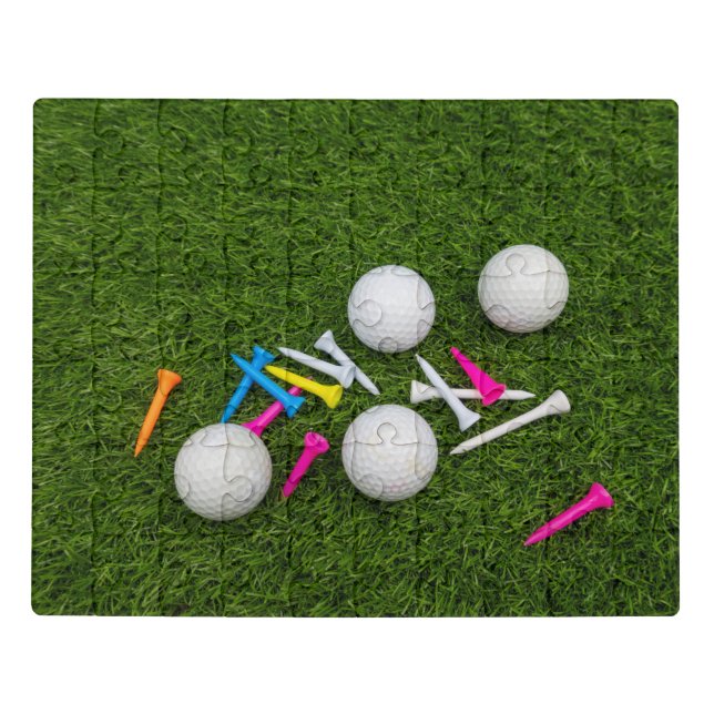 Golf ball and tees on green jigsaw puzzle (Puzzle Horizontal)