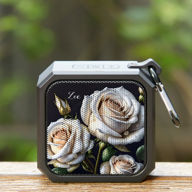 Gorgeous white roses with golden details bluetooth speaker (Insitu(Outdoor))