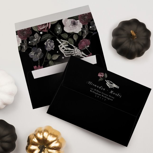 Gothic Halloween Black Wedding Skeleton Hand Rose Envelope (Gothic Halloween Black Wedding Skeleton Hand Rose Envelope)