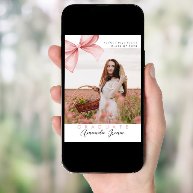 Grad party 2025 Pink Bow Coquette Elegant Trendy Invitation (Front Digital)