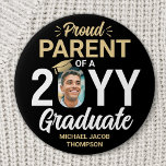 Graduate Photo Proud Parent Elegant Black and Gold Button<br><div class="desc">Show your joy for the graduate with a stylish custom photo "Proud Parent" round graduation button. The picture and text on this template are simple to personalize, and all wording, colors and fonts can be changed with the Zazzle design tool. It can be customized for any family member or friend,...</div>