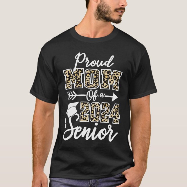 Graduation Leopard  Proud Mom Of a Class 2024 Seni T-Shirt (Front)