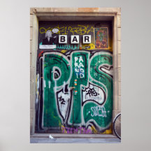 Graffiti Bar door