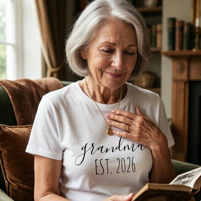 Grandma Est Year Minimalist Elegant Script Design T-Shirt (Creator Uploaded)