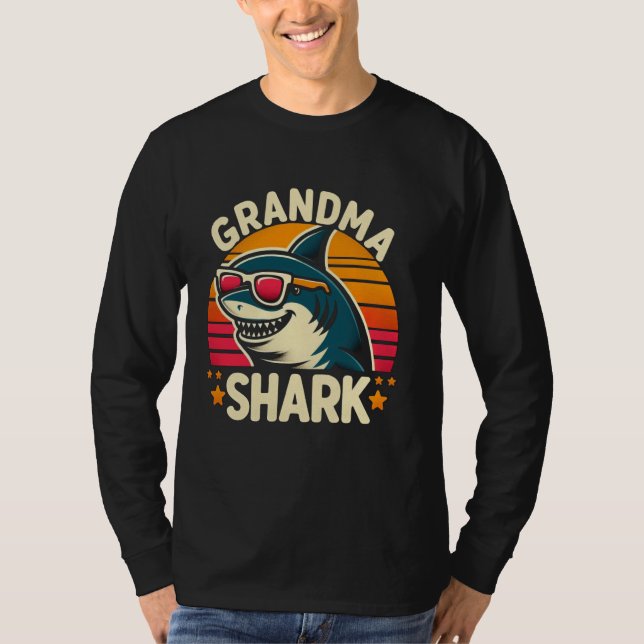 Grandma Shark Funny Shark Matching Family for Wome T-Shirt (Front)