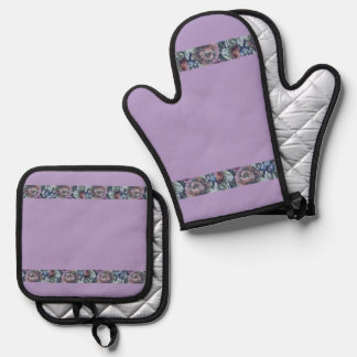 Grandma's Floral Couch Pattern Image Oven Mitt & Pot Holder Set
