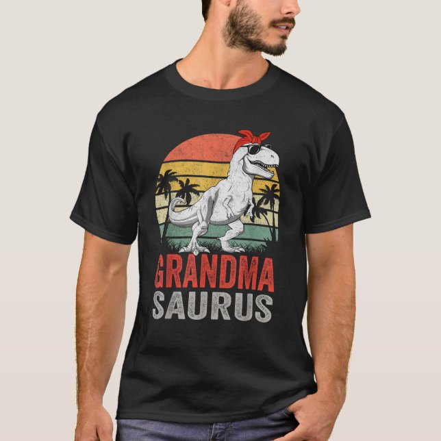 Grandmasaurus T Rex Dinosaur Grandma Saurus Family T-Shirt (Front)