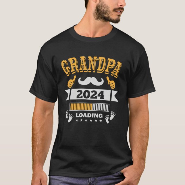 Grandpa 2024 Loading Soon To Be Dad Pregnancy Anno T-Shirt (Front)