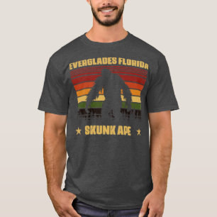 Graphic Everglades Florida Skunk Ape Lovers Cute M T-Shirt
