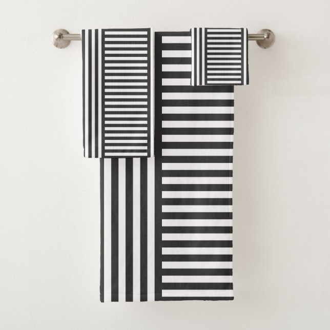 Gray and white Geometric Bath Towel Set (Insitu)