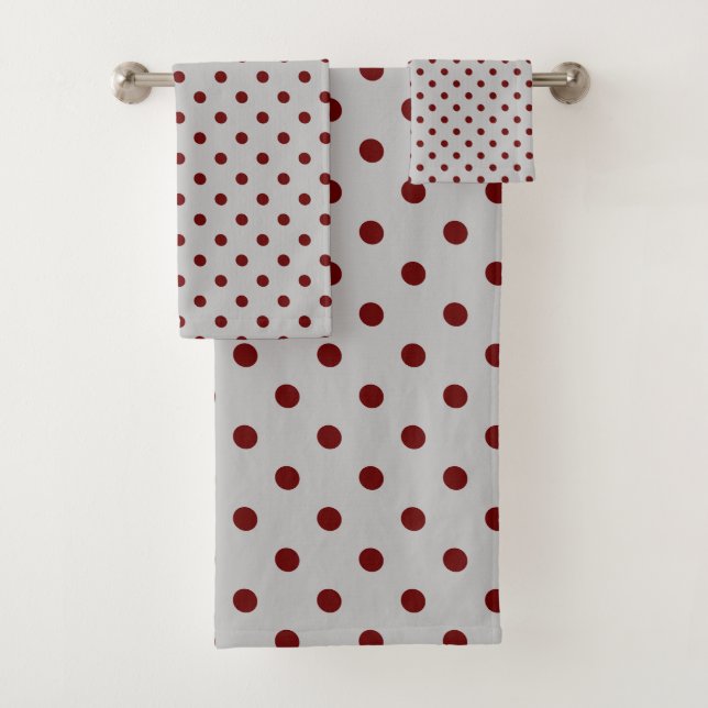 Gray Burgundy Polka Dot Bath Towel Set (Insitu)