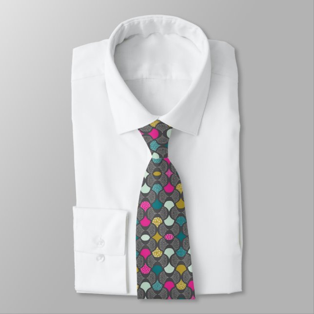 Gray contrast pattern neck tie (Tied)