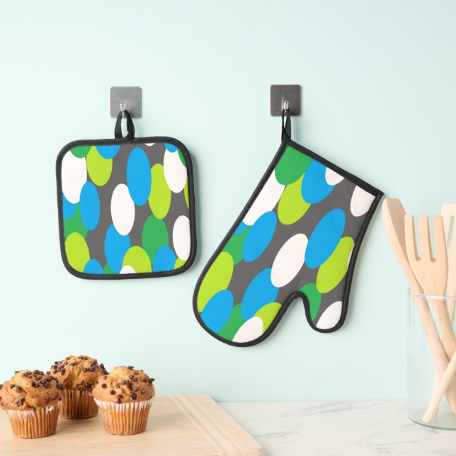 Gray Oven Mitt & Potholder With Green Blue Ovals Pot Holder Set (Insitu(Hanging))