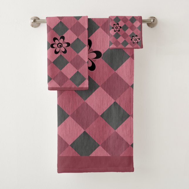 Gray pink geometric checkered pattern with flowers bath towel set (Insitu)