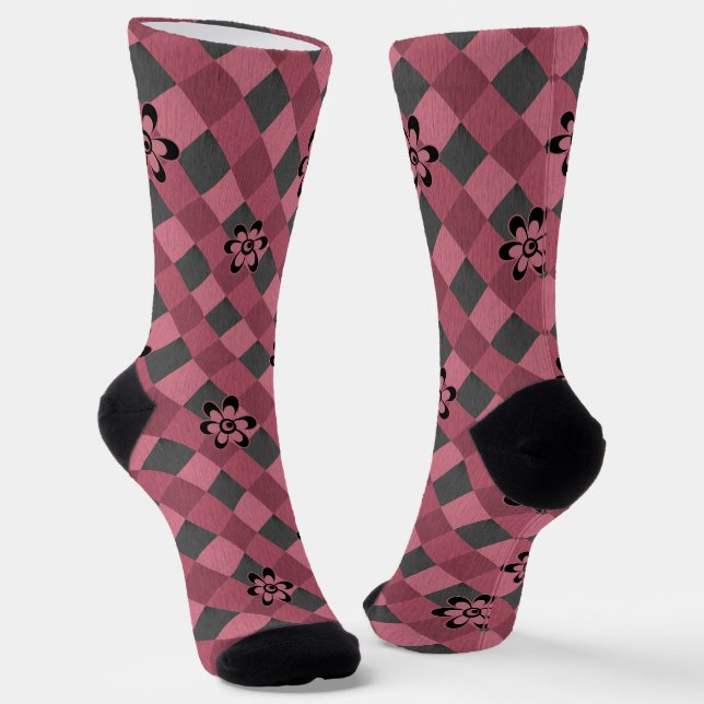 Gray pink geometric checkered pattern with flowers socks (Angled)