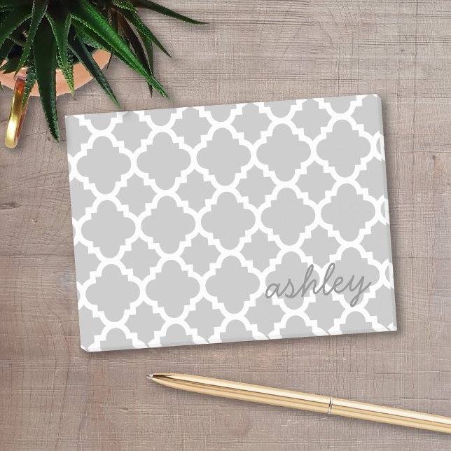 Gray Quatrefoil Pattern with handwritten font Name Post-it Notes (Personalized post-it notes with a monogram  - low quantity available)