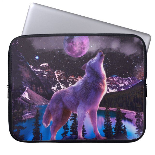 Gray wolf howling in forest laptop sleeve (Front)