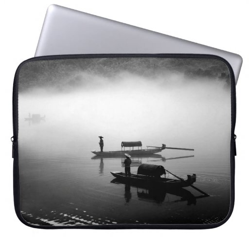 GRAYSCALE PHOTO OF TWO ROW BOATS LAPTOP SLEEVE