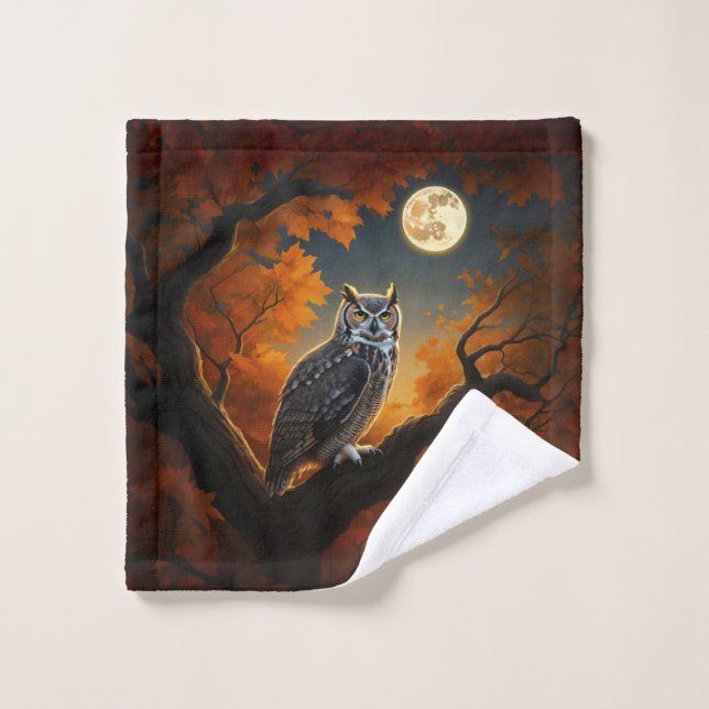 Great Horned Owl in Autumn Wash Cloth (Wash Cloth)