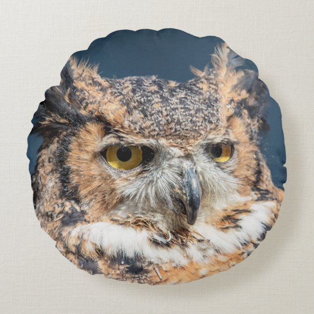 Great Horned Owl Portrait Round Pillow (Front)