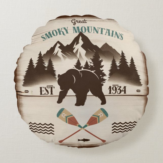 Great Smoky Mountains, TN bear Round Pillow (Front)