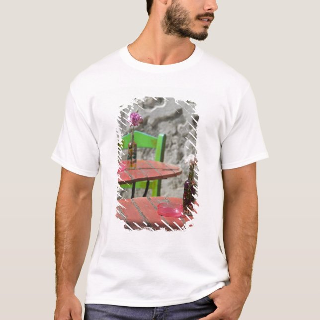 GREECE, CRETE, Hania Province, Hania: Colorful 2 T-Shirt (Front)