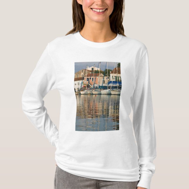 GREECE, Ionian Islands, KEFALONIA, Fiskardo: T-Shirt (Front)