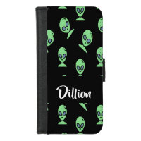 Green alien heads on black iPhone 8/7 wallet case