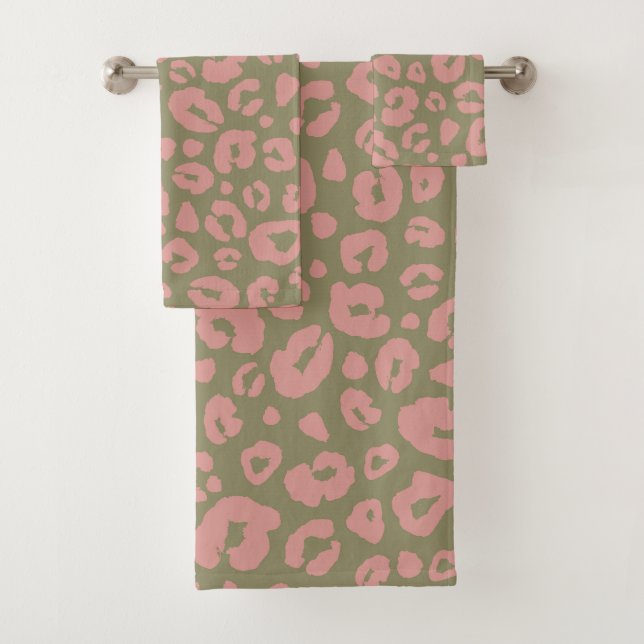 Green and Pink Leopard Pattern Bath Towel Set (Insitu)