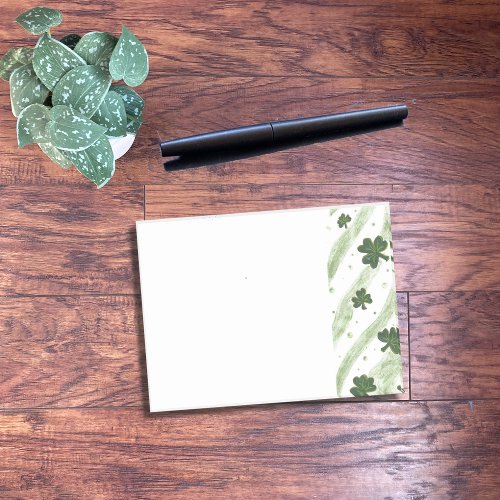 Green and white shamrock pattern post_it notes