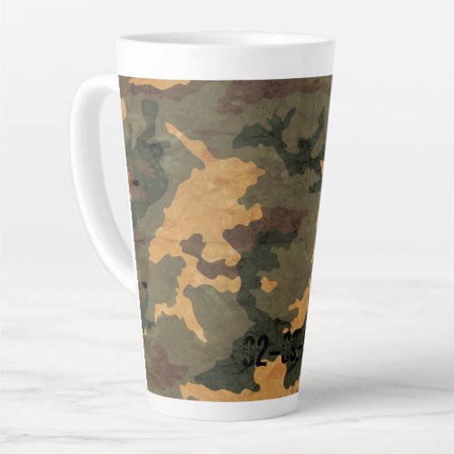 Green camouflage pattern vintage 2020 latte mug
