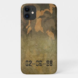 Green camouflage pattern vintage V2.0 iPhone 11 Case