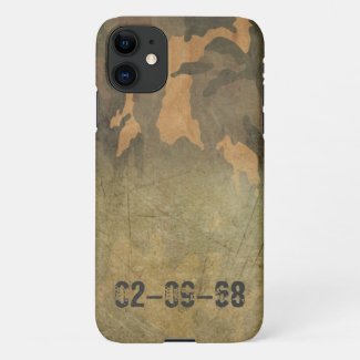 Green camouflage pattern vintage V2.0 iPhone 11 Case